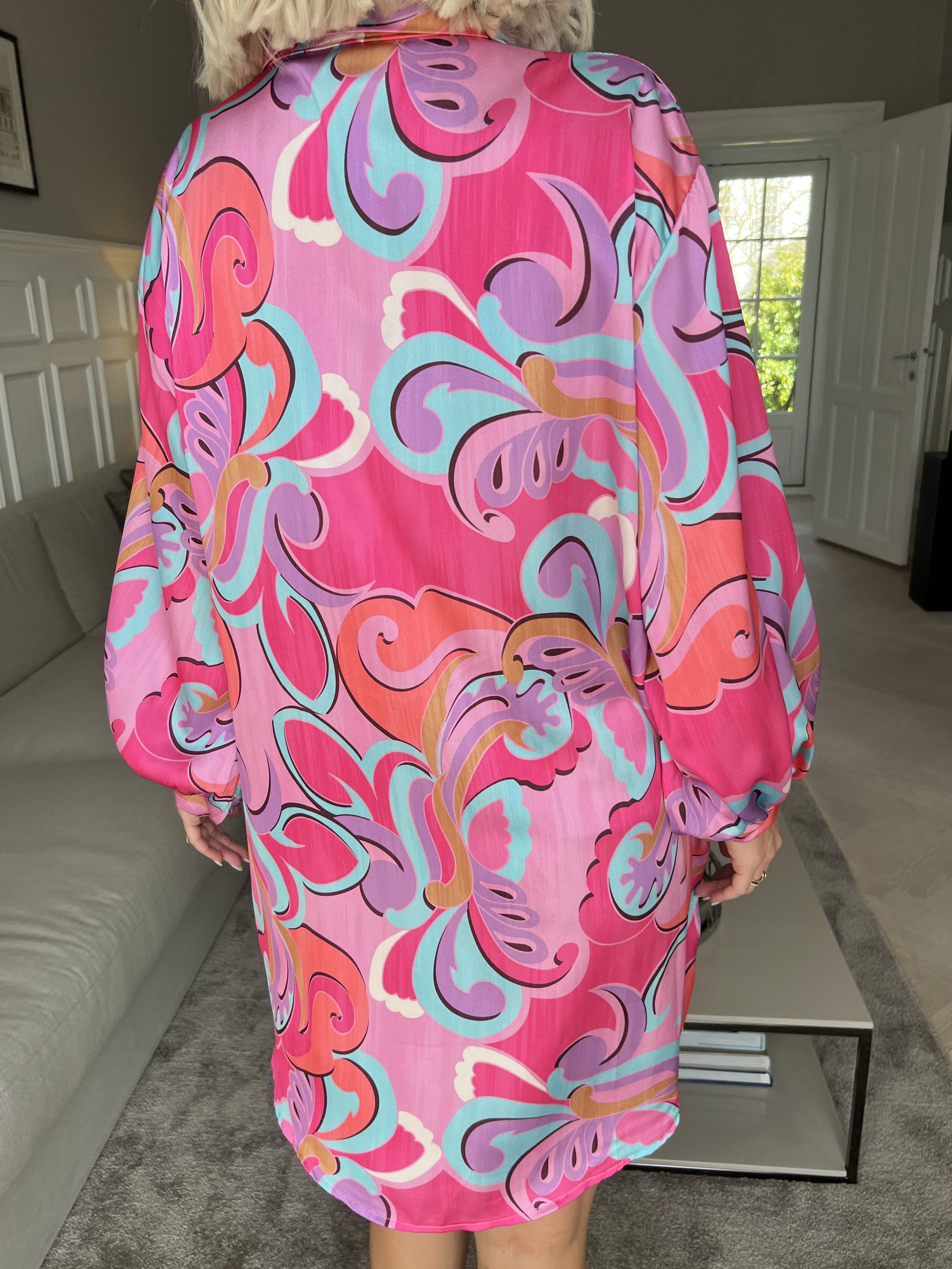 Happy Dress - Flerfärgad skjortklänning i sidenlook